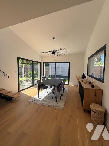 MURS-ERIGNE CONTEMPORAINE EN EXCELLENT ETAT AVEC JOLI JARDIN 