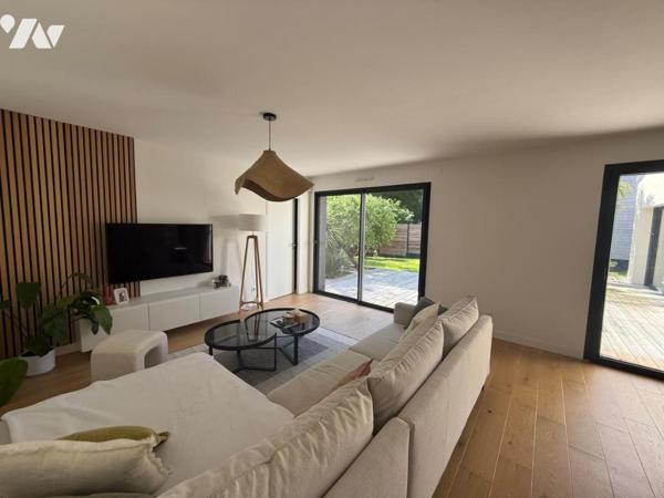 MURS-ERIGNE CONTEMPORAINE EN EXCELLENT ETAT AVEC JOLI JARDIN 