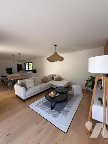 MURS-ERIGNE CONTEMPORAINE EN EXCELLENT ETAT AVEC JOLI JARDIN 