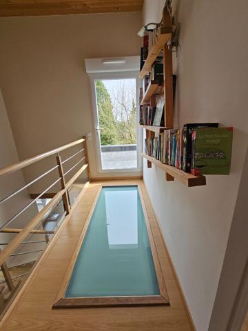 LA FLECHE Superbe maison d'architecte en bois avec SPA et jardin agréable