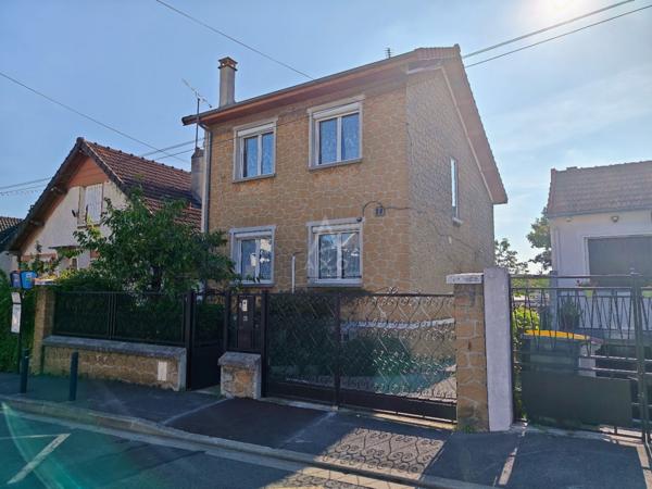 VILLEMOMBLE - Maison familiale 160m² avec garage 3 voitures et vue dégagée