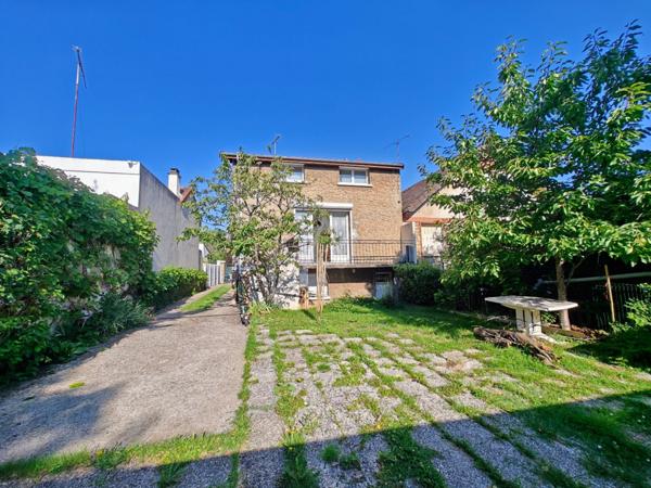 VILLEMOMBLE - Maison familiale 160m² avec garage 3 voitures et vue dégagée