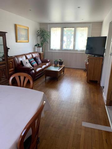 Très belle Maison avec jardin paysager et sous-sol total