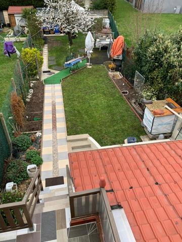 Très belle Maison avec jardin paysager et sous-sol total