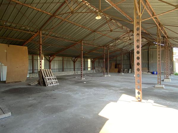 HANGAR A VENDRE A ROMORANTIN SUR TERRAIN CONSTRUCTIBLE