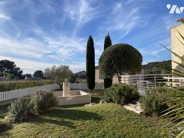 VILLA DE PLAIN-PIED 180 M², 4 CHAMBRES, BUREAU, SOUS-SOL TOTAL 255 M² SUR 833 M² DE TERRAIN PLAT