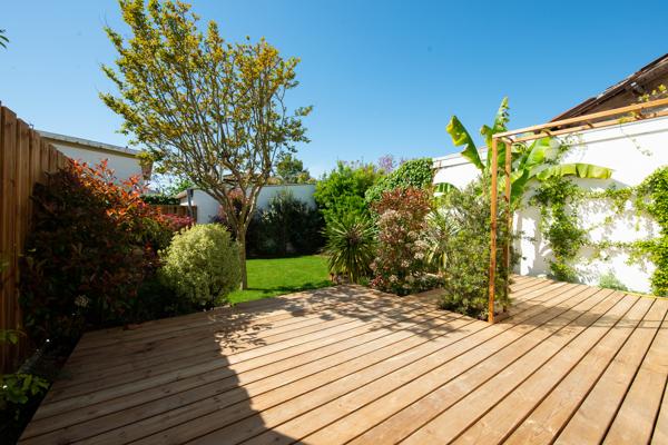 ARCHITECTURE CONTEMPORAINE ET ÉCOLOGIQUE - 2026 - Maison d'architecte avec jardin et garage - Bordeaux