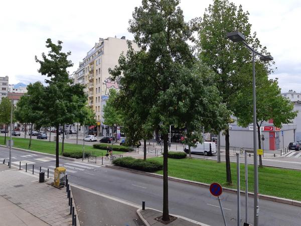 Local commercial · Location Grenoble (38000)