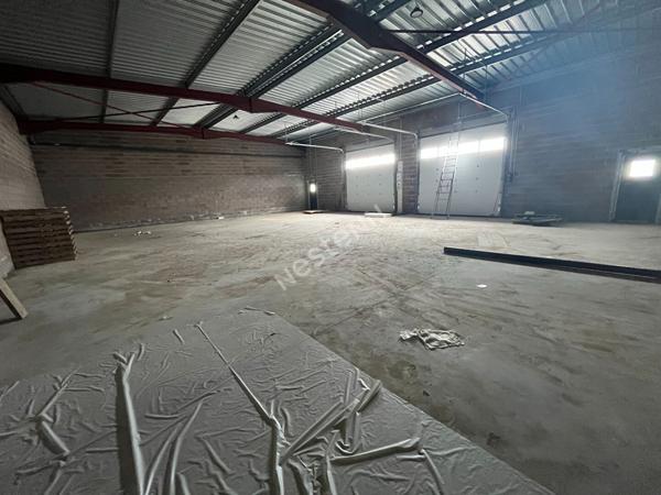Local d'activité / stockage / production 250 m²