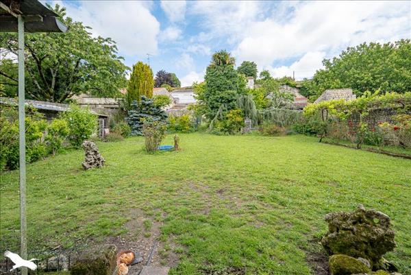 Maison à vendre |  Saint-Savinien |  10 pièces | 359 m²