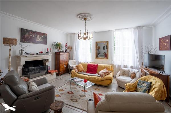Maison à vendre |  Saint-Savinien |  10 pièces | 359 m²