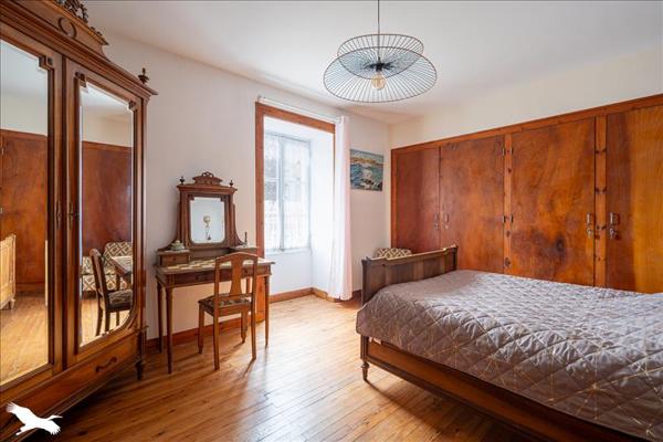 Maison à vendre |  Saint-Savinien |  10 pièces | 359 m²