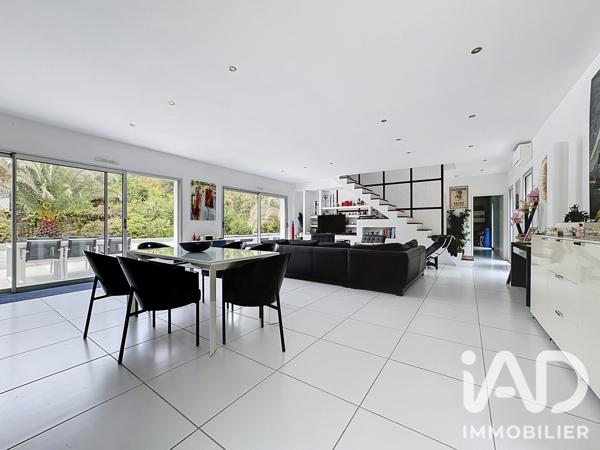 Maison à vendre 8 pièces 203 m² Pessac