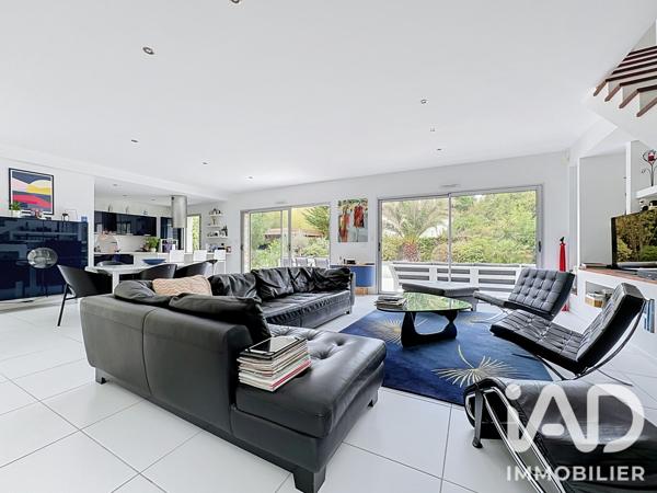 Maison à vendre 8 pièces 203 m² Pessac