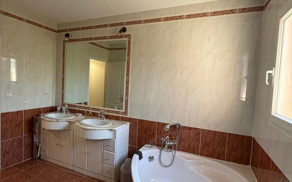 Maison à vendre    5 pièces •  Lablachère