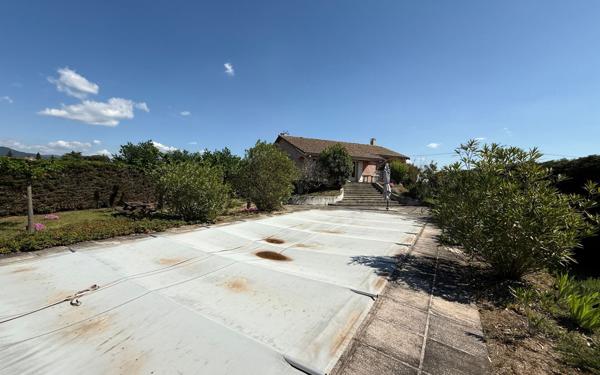 Maison à vendre    5 pièces •  Lablachère