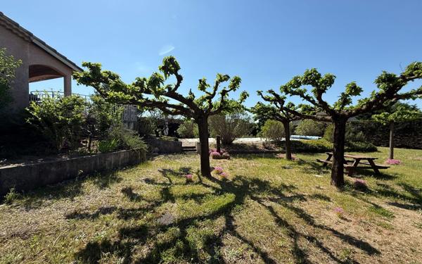 Maison à vendre    5 pièces •  Lablachère