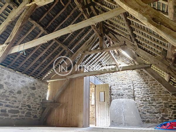 GRANGE A RENOVER 100 M2 EN LISIERE DE FORET VUE EXCEPTIONNELLE SUR 4 HECTARES ENVIRON