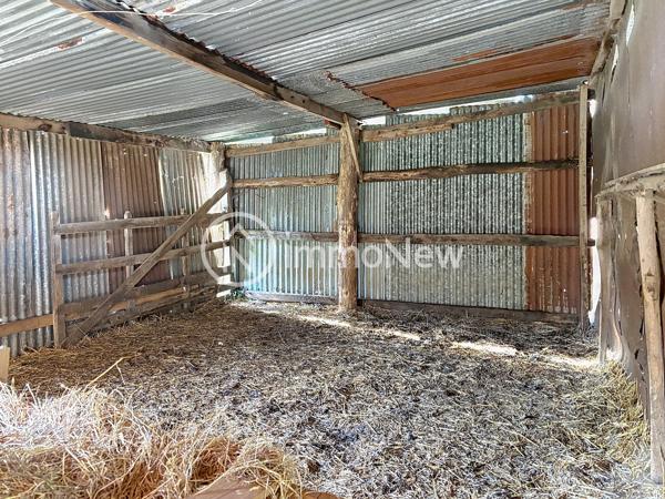 GRANGE A RENOVER 100 M2 EN LISIERE DE FORET VUE EXCEPTIONNELLE SUR 4 HECTARES ENVIRON