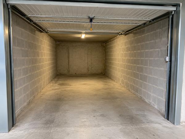 Parking
        
        - 15 m² 25 000 € *