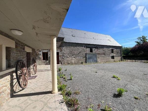Maison d'habitation sur sous sol complet,comprenant : une entrée, une cuisine aménagée ouverte ...