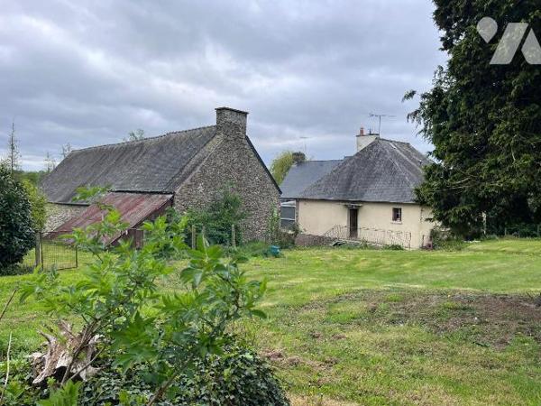 Maison d'habitation sur sous sol complet,comprenant : une entrée, une cuisine aménagée ouverte ...