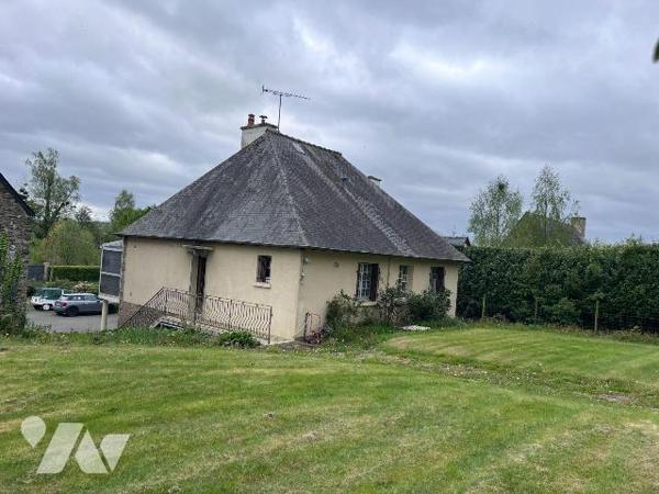 Maison d'habitation sur sous sol complet,comprenant : une entrée, une cuisine aménagée ouverte ...