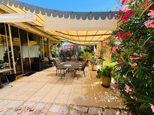 Grande maison familiale avec jardin et dépendances