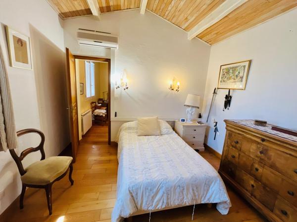 Grande maison familiale avec jardin et dépendances