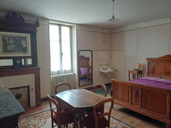 Maison familial au coeur de Chalais.