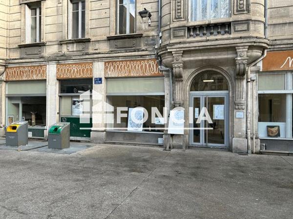 Location Local commercial 3 pièces 84 m² - 2 RUE DE L'OLIVIER Avignon 84000