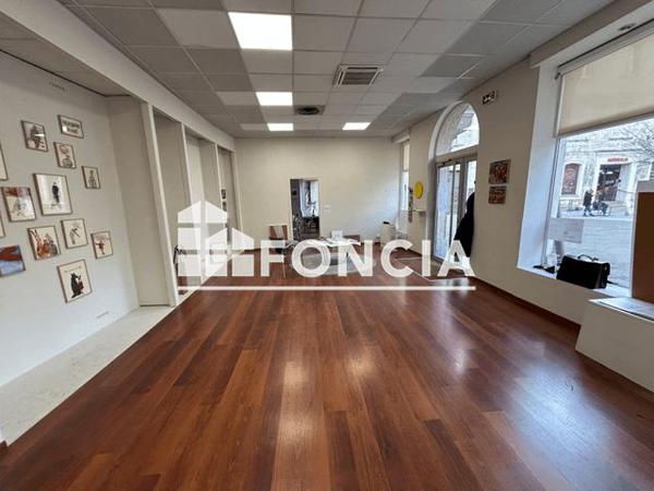 Location Local commercial 3 pièces 84 m² - 2 RUE DE L'OLIVIER Avignon 84000