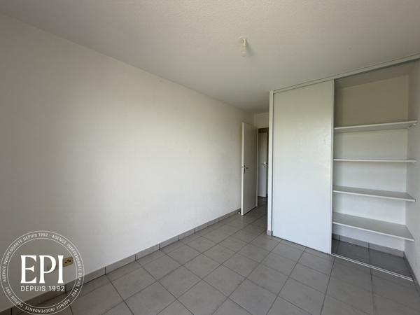 CARCASSONNE – T3 lumineux avec balcon, vue dégagée et 2 parkings