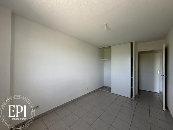 CARCASSONNE – T3 lumineux avec balcon, vue dégagée et 2 parkings