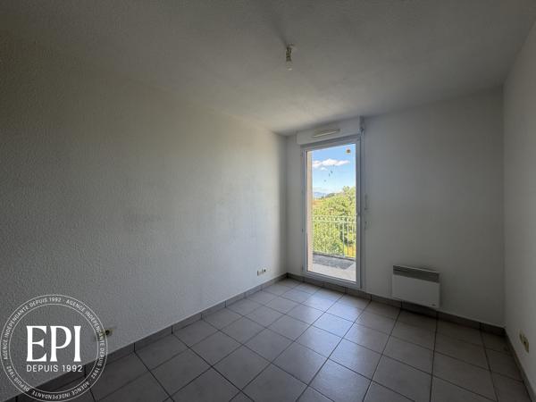 CARCASSONNE – T3 lumineux avec balcon, vue dégagée et 2 parkings