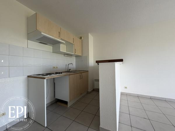 CARCASSONNE – T3 lumineux avec balcon, vue dégagée et 2 parkings