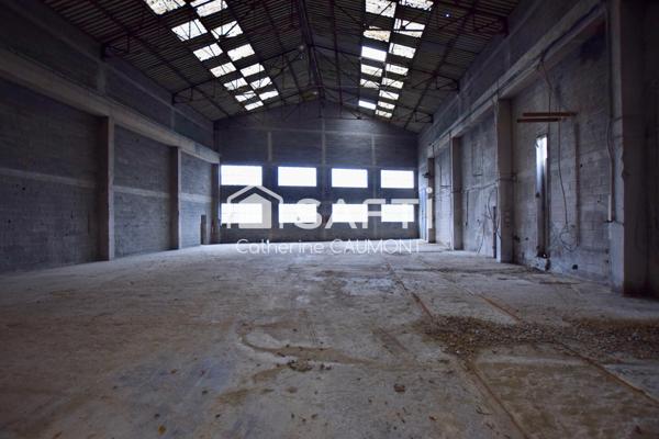 Ensemble de locaux industriels