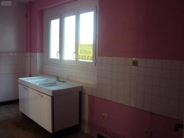 Location - Appartement Bourg-en-Bresse 01000 3 pièces 73 m 2