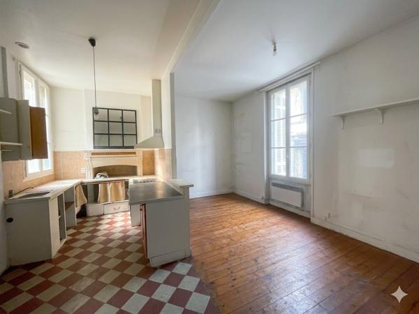 Appartement T1/2 Dans Immeuble Pierre Fort Potentiel