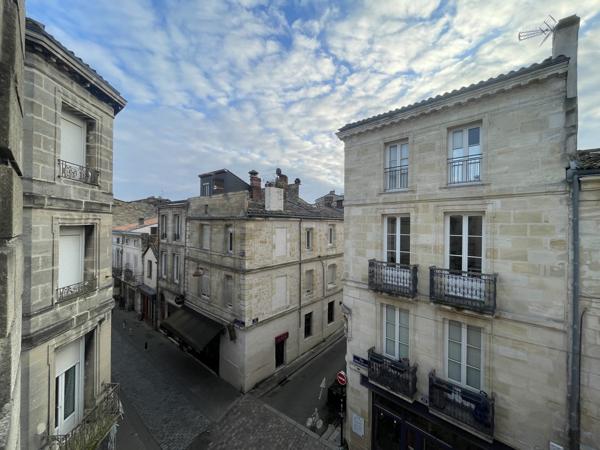 Appartement T1/2 Dans Immeuble Pierre Fort Potentiel