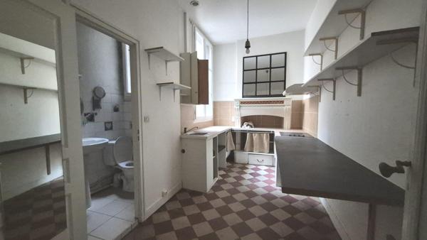 Appartement T1/2 Dans Immeuble Pierre Fort Potentiel