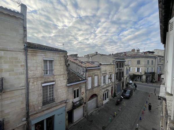 Appartement T1/2 Dans Immeuble Pierre Fort Potentiel