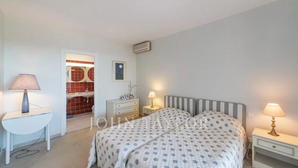 Appartement central avec vue mer et jardin privatif
