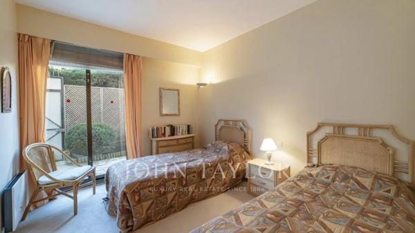 Appartement central avec vue mer et jardin privatif