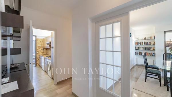 Appartement central avec vue mer et jardin privatif