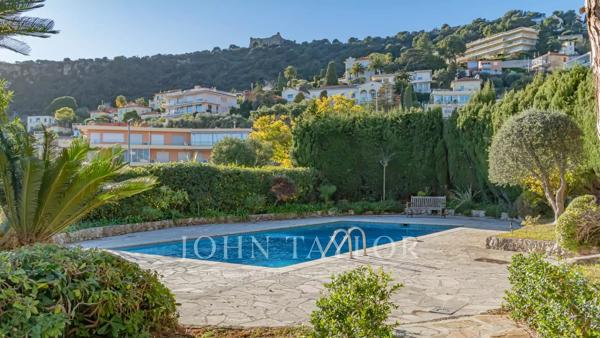 Appartement central avec vue mer et jardin privatif