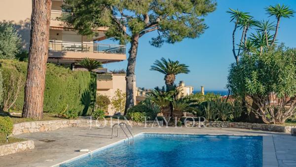 Appartement central avec vue mer et jardin privatif
