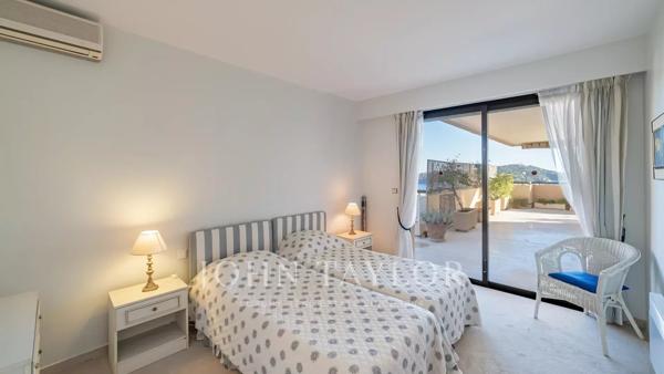 Appartement central avec vue mer et jardin privatif