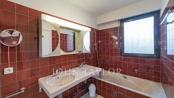 Appartement central avec vue mer et jardin privatif