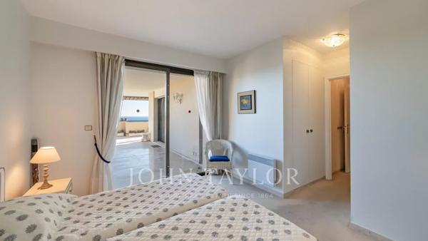 Appartement central avec vue mer et jardin privatif
